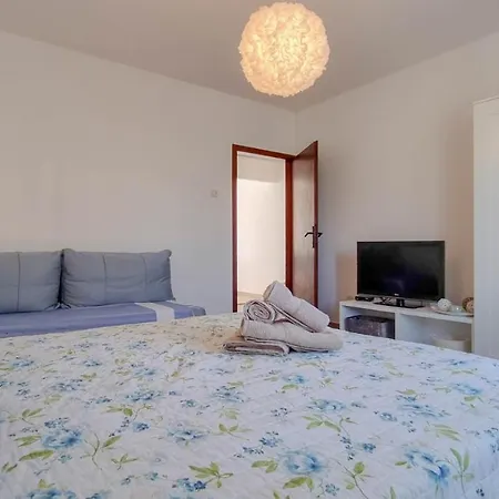 Ester Apartment *